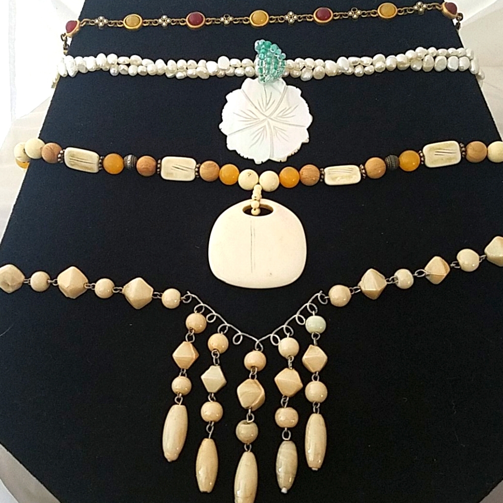 4 Vintage Short Necklaces 1 w/ Earrings